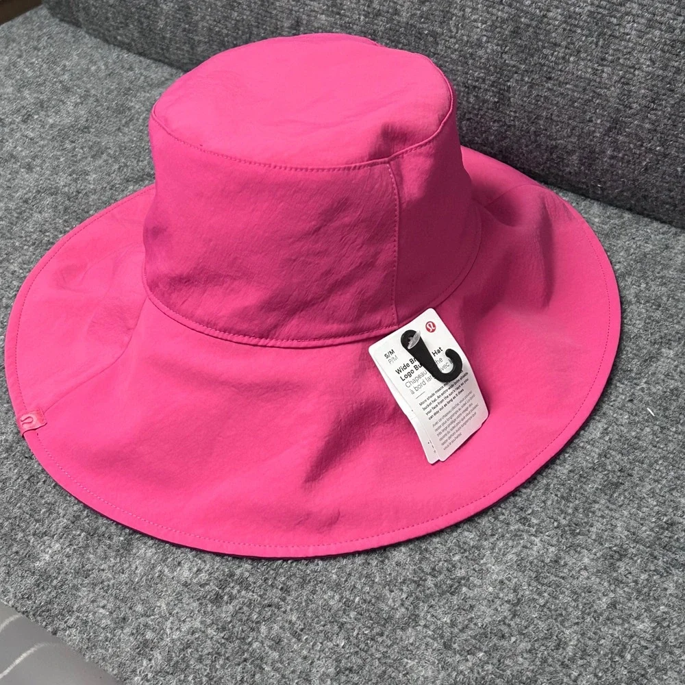 Lululemon Wide Brim Logo Bucket Hat Pink Water Repellent Sun Hat S/M NEW